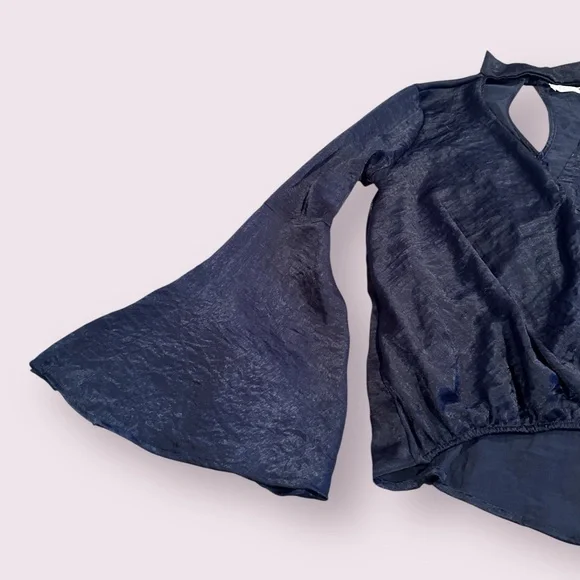 Elegant Women's Sage The Label Navy Blue Deep V Bell Sleeve Blouse Size Medium - Picture 2 of 14